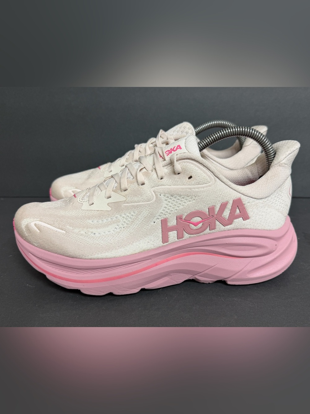 Hoka One One Clifton 10 SIZE 8.5 B Rose Cream Running Shoes WORN ONCE